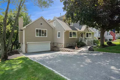 32 Sleepy Hollow Dr, Wayne, NJ 07470 photo 1