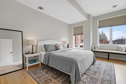 135 Hudson Cv, Edgewater, NJ 07020 photo 8