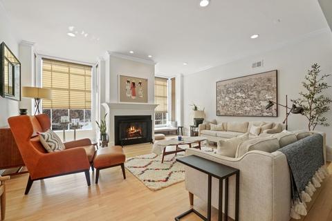 135 Hudson Cv, Edgewater, NJ 07020 photo 2