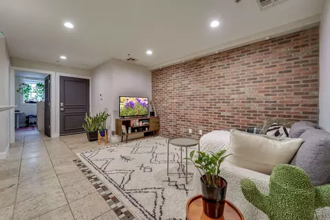 310 2nd St 1 #1, Jersey City, NJ 07302