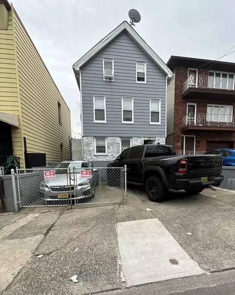 179 Griffith St, Jersey City, NJ 07307