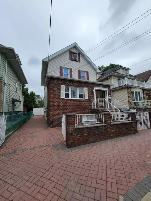 221 74th St, North Bergen, NJ 07047