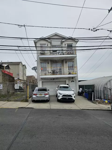118 Carteret Ave, Jersey City, NJ 07305