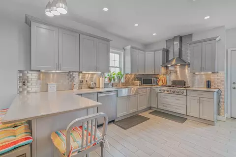 13-15 Bayview Ct, Bayonne, NJ 07002