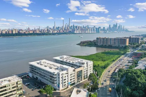 3 Somerset Ln #502, Edgewater, NJ 07020