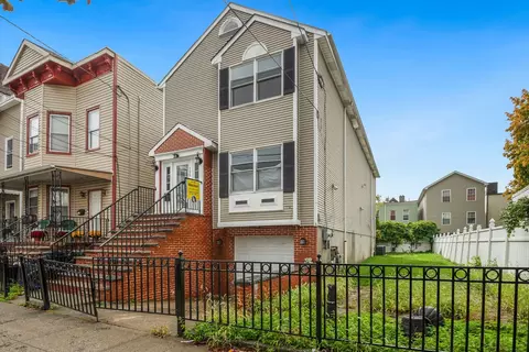 123-125 Bayview Ave, Jersey City, NJ 07305