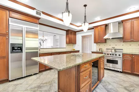 200 Shearwater Ct W #11, Jersey City, NJ 07305