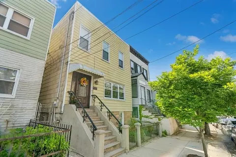 85 Lake St, Jersey City, NJ 07306