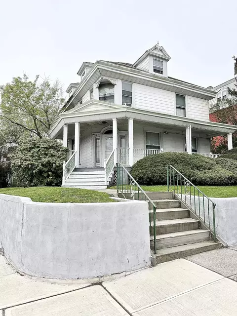 43 Danforth Ave, Jersey City, NJ 07305