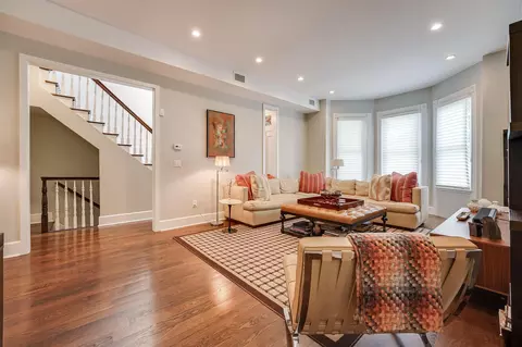 221 Oak St, Weehawken, NJ 07086