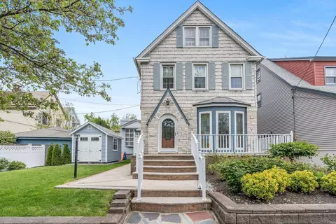 123 W 38th St, Bayonne, NJ 07002