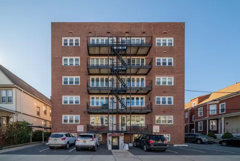 70 W 32nd St #1D, Bayonne, NJ 07002