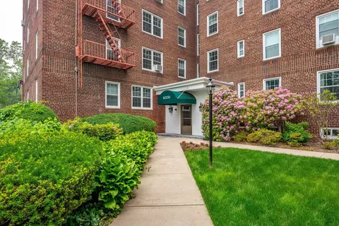 8350 Blvd E #4E, North Bergen, NJ 07047