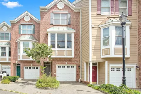 425 Newburgh Ct #425, West New York, NJ 07093