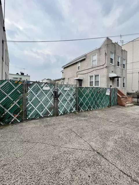 57 Greenville Ave, Jc Greenville, NJ 07305