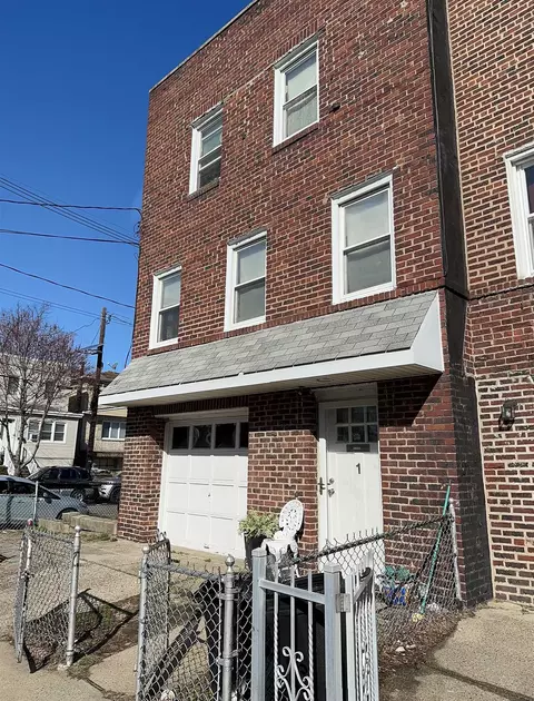 1 Egan Ct, Bayonne, NJ 07002