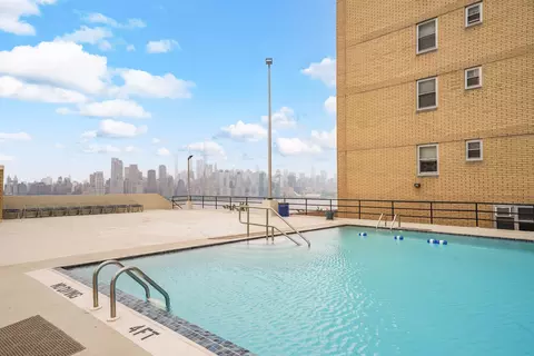 6600 Blvd E #23E, West New York, NJ 07093