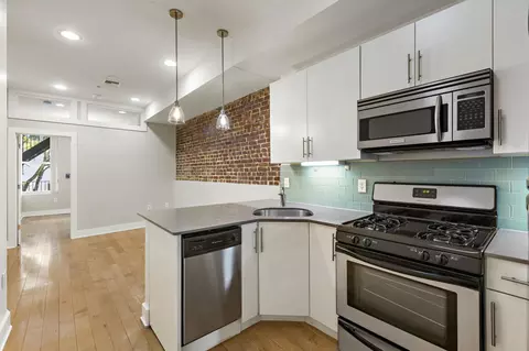 322 Grand St 3r #3R, Hoboken, NJ 07030