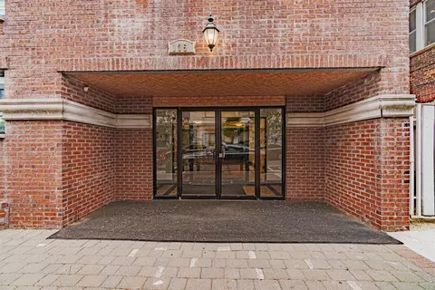 135 38th St #302, Union City, NJ 07087