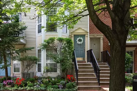 15 Cottonwood St, Jersey City, NJ 07305