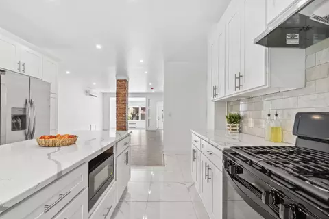25 E 32nd St, Bayonne, NJ 07002