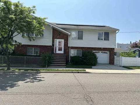 922 Schopman Dr, Secaucus, NJ 07094
