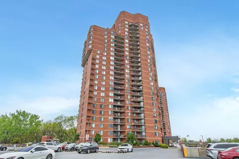 1221 Harmon Cove Tower, Secaucus, NJ 07094
