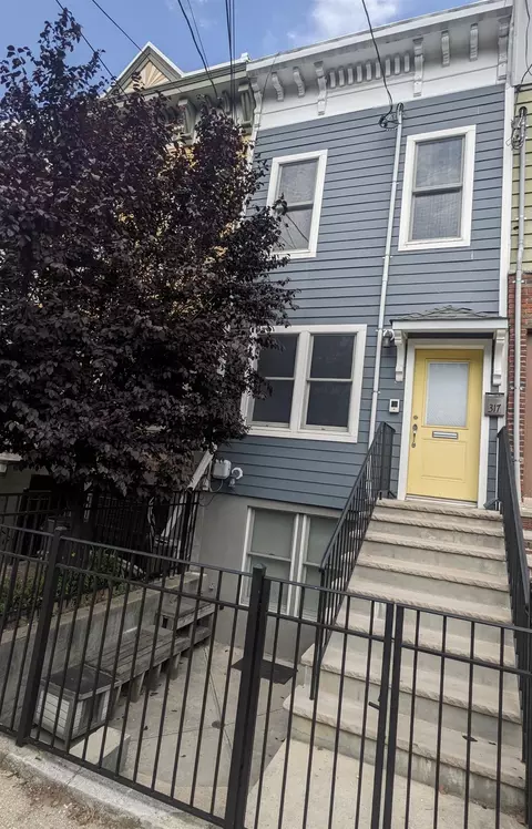 317 Halladay St, Jersey City, NJ 07304