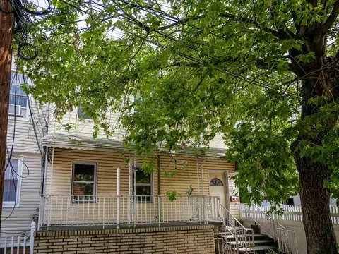 17 Crawford St, Jersey City, NJ 07306