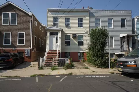 117 Bleeker St, Jersey City, NJ 07307