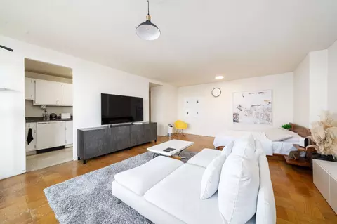 6040 Blvd E #8L, West New York, NJ 07093