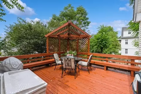 26 W 49th St, Bayonne, NJ 07002