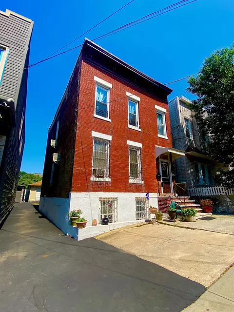 6305 Polk St, West New York, NJ 07093