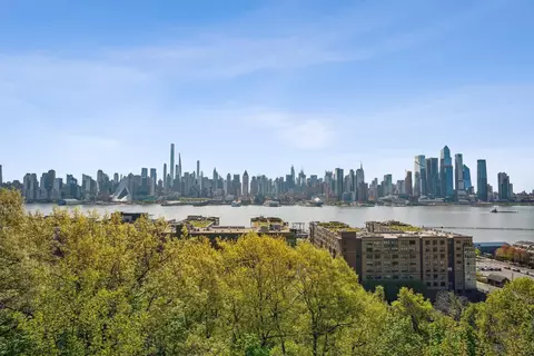875 Blvd E #35, Weehawken, NJ 07086
