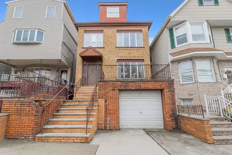 148 W 30th St, Bayonne, NJ 07002
