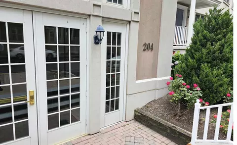 204 Shearwater Ct West 51 #51, Jersey City, NJ 07305