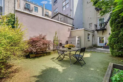 258 9th St #1A, Hoboken, NJ 07030