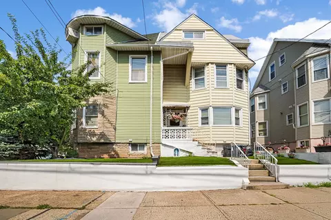 559 Avenue E, Bayonne, NJ 07002