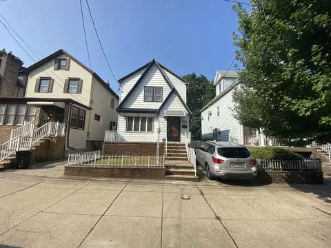 86 W 46th St, Bayonne, NJ 07002