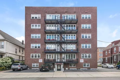 70 W 32nd St #2E, Bayonne, NJ 07002