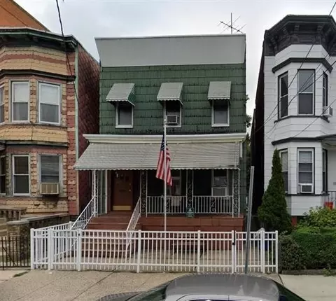 102 Ferry St, Jersey City, NJ 07307