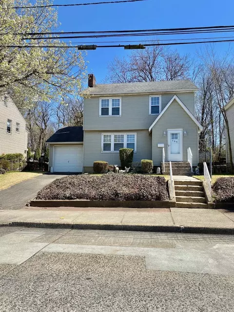 704 Chestnut St, Secaucus, NJ 07094