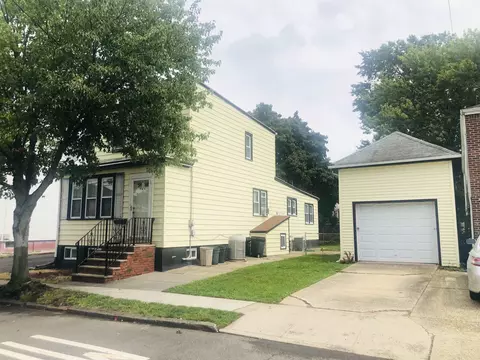 724 8th St, Secaucus, NJ 07094