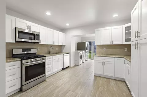 210 New York Ave, Union City, NJ 07087