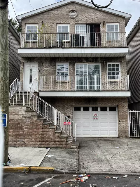 145 Armstrong Ln, Jersey City, NJ 07305