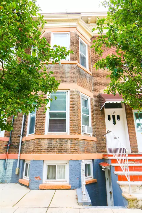 102 40th St, Union City, NJ 07087