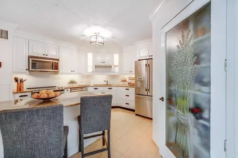 622 Harmon Cove Tower, Secaucus, NJ 07094