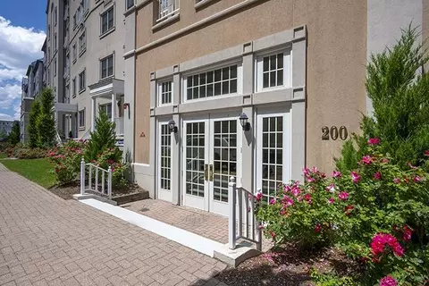 200 Shearwater Ct W #32, Jersey City, NJ 07305