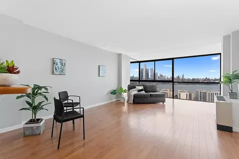 380 Mountain Rd #907, Union City, NJ 07087