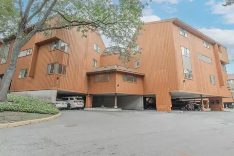585 Sanderling Ct, Secaucus, NJ 07094